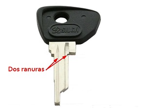 Llave 32,8 x 7,6 dos ranuras